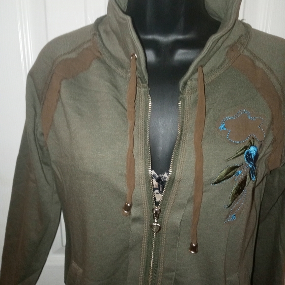 Jackets - Picture 3 of 4